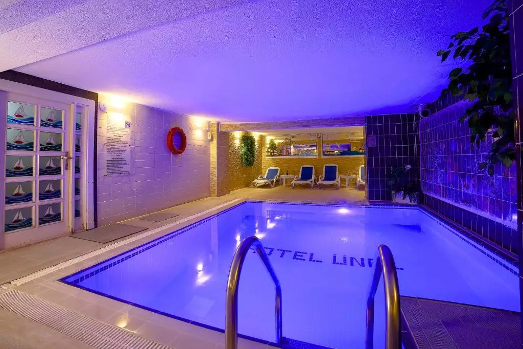 استخر Grand Unal Hotel